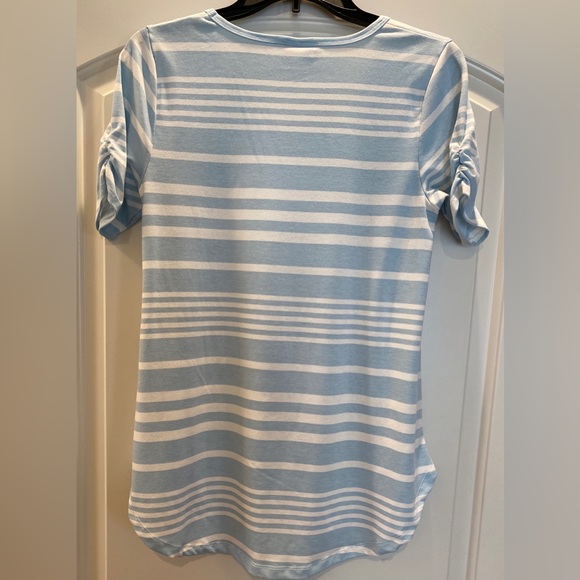 Lularoe Morgan Tee - Picture 2 of 4